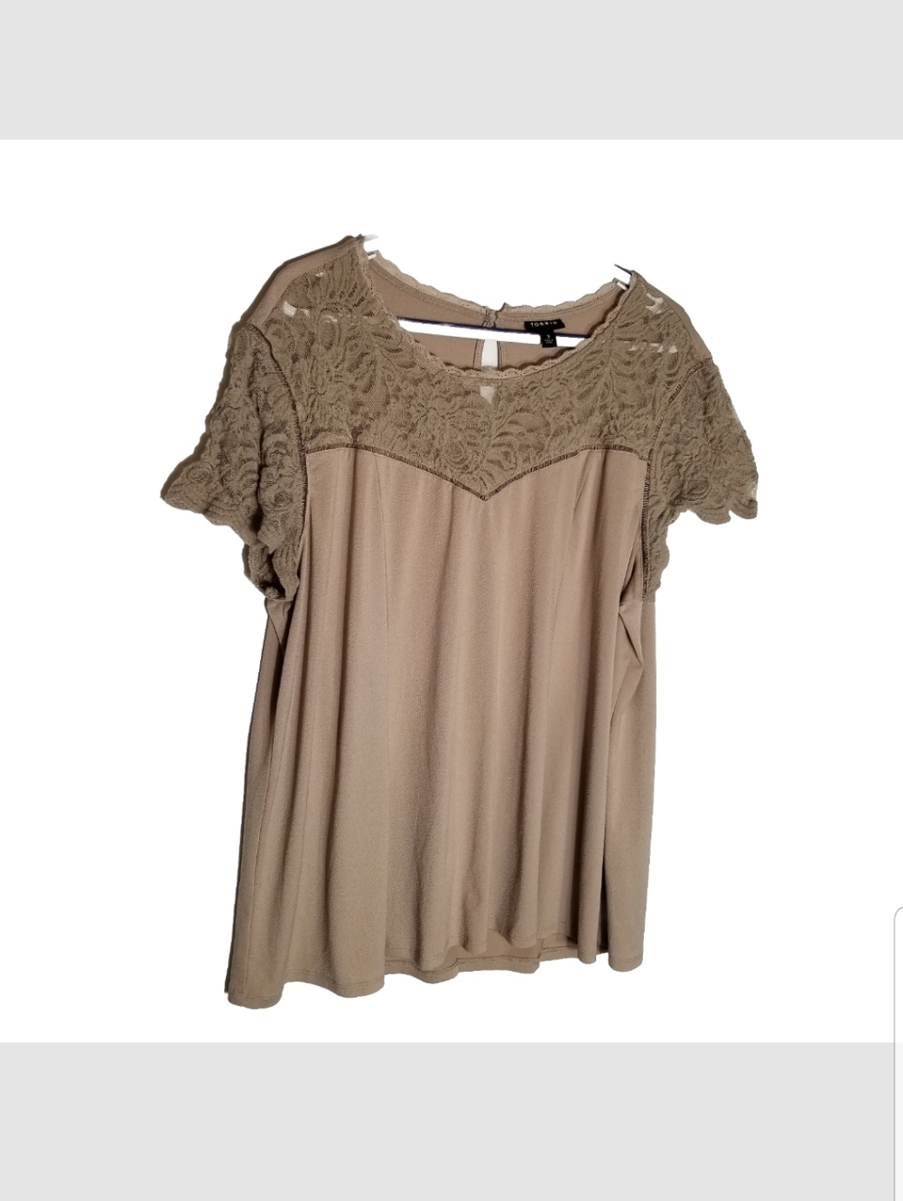 Torrid 3 Top Women's 3X Crochet Sleeves And Detail Beige Keyhole Back Button